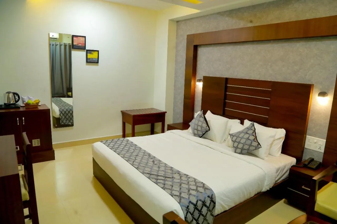 Club 99 Suites Kochi 4*,  Indie